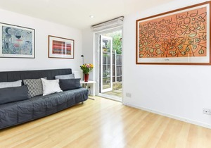 Modern 4 bedroom Terraced House by the Thames!