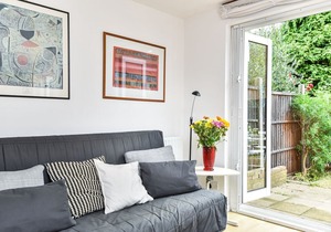Modern 4 bedroom terraced house by the Thames!