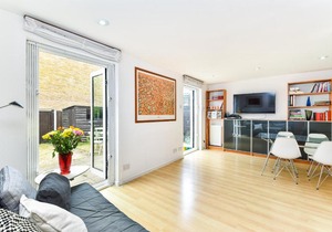 Modern 4 bedroom terraced house by the Thames!