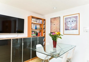 Modern 4 bedroom terraced house by the Thames!