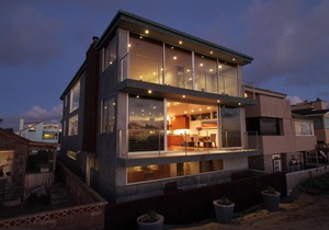 Modern Beach Front architectural home-3 king beds- family friendly beach