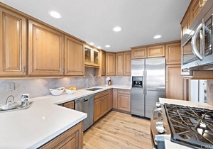 Modern Beach Front, Walk to All, Excellent for Fam