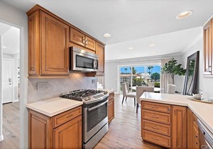 Modern Beach Front, Walk to All, Excellent for Fam