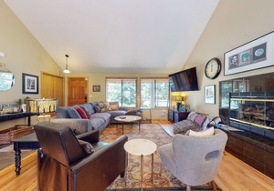 Modern home with private hot tub, shared tennis court, and SHARC passes