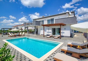 Modern new villa with pool near Zadar
