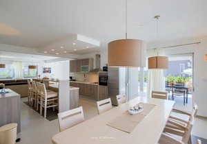 Modern new villa with pool near Zadar