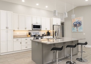 MODERN PRIVATE HEATED POOL HOME - NEAR VANDERBILT BEACH AND MERCATO