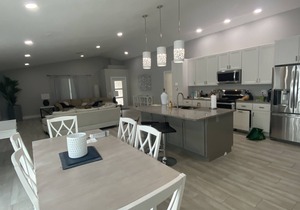 MODERN PRIVATE HEATED POOL HOME - NEAR VANDERBILT BEACH AND MERCATO
