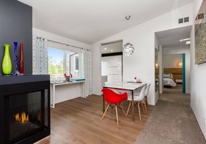 ★Modern Ritz Pointe Beach Escape★