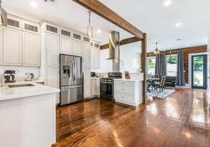 Modern, Spacious Townhouse with Luxury Amenities