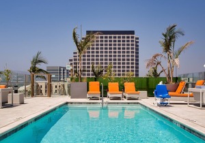 Modern Stylish 2 Bedroom Home Close to Americana