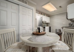 Modern Two Bedroom Condo With Outdoor Pool & Courtyard