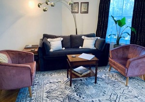 Modern Victorian - walk to downtown and trails!