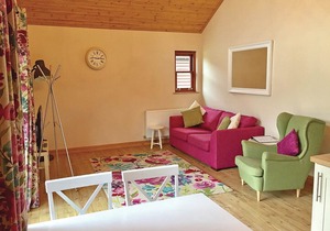 Modern yet rustic designed lodge, ideal for families or couples.