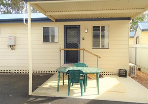 Moonta Bay Cabins - Cabin 10