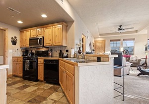 Moose Mgmt at Foxpoint 1678C Front Balcony w BBQ-Walk to Shops-King bed-TopFloor