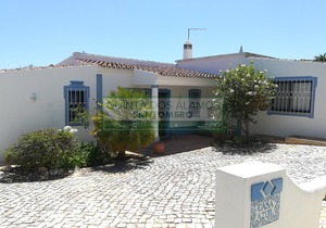 Moradia com piscina privada