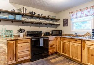 Mountain Home Near DollyWood HOT TUB, Games, sleeps 12!