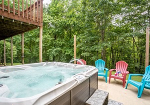 Mountain Home Near DollyWood HOT TUB, Games, sleeps 12!