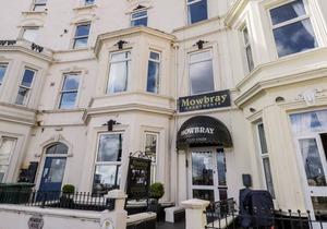 MOWBRAY 5, pet friendly, country holiday cottage in Bridlington