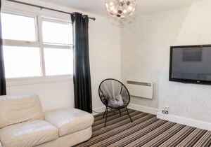 MOWBRAY 9, pet friendly, country holiday cottage in Bridlington