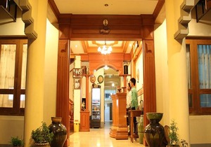 Mr. Charles Hotel