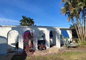 Naples-Vanderbilt beach house <1 mile to beach