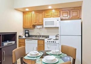 Nature Escape! 3 Amazing Units, Close to Ripley's Moving Theater, Kitchen, Pool
