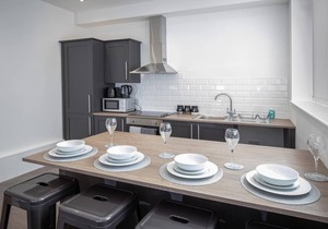 New 2 Bedroom Apt, close to Winter Gardens. Apt 1