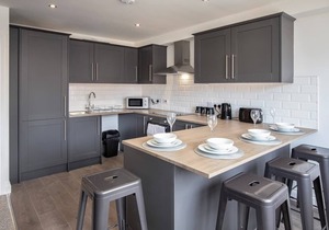 New 2 Bedroom Apt, close to Winter Gardens. Apt 5