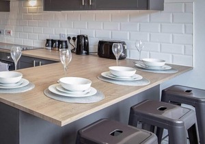 New 2 Bedroom Apt, close to Winter Gardens. Apt 5