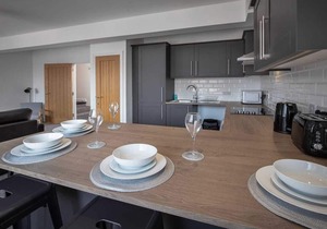New 2 Bedroom Apt, close to Winter Gardens. Apt 5