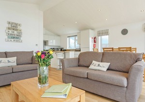 New in 2017. Spacious and luxurious lodge.