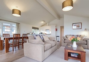 New in 2017. Spacious and luxurious lodge.
