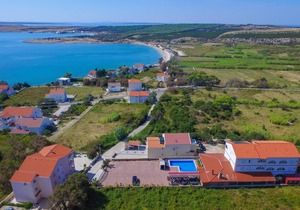 NEW LISTING!Vila Caska -ap7-for 2 people- Zrce beach, pool, wifi, a/c