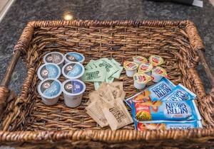 New Luxury 1BR Near Downtown and Hospital