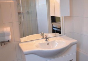Newly built holiday apartment in a modern country style. 10 min bike path to the beach