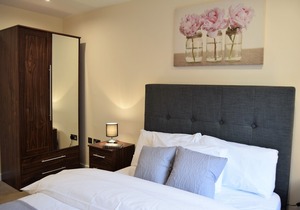 Newly refurbished, Greater London. Apartment 12