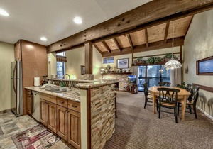 Newly Remodeled 2 Bedroom Townhome With Loft Townhouse