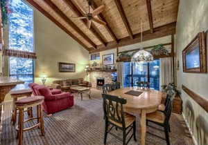 Newly Remodeled 2 Bedroom Townhome With Loft Townhouse