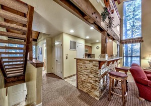 Newly Remodeled 2 Bedroom Townhome With Loft Townhouse