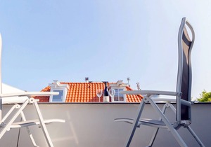 Newly renovated top floor apartment in a quiet street of the historic centre.