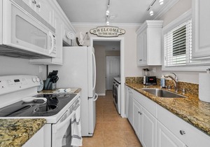 Newport Beach 1 bedroom, 1 bath + Sleeper Sofa Bed - Home/Beach/Garage/Patio