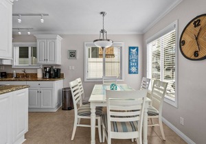 Newport Beach 1 bedroom, 1 bath + Sleeper Sofa Bed - Home/Beach/Garage/Patio