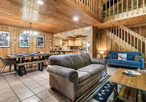 Next Door to Dollywood 🔥 Fire Pit 👙 Hot Tub 👑 King Beds 💥 Pigeon Forge GSMNP