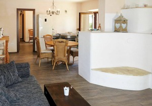 Nice apartment in villa with pool, WIFI, hot tub, A/C, TV, patio, pets allowed and panoramic view