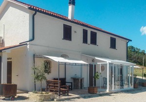 Nice apartment in villa with pool, WIFI, hot tub, A/C, TV, patio, pets allowed and panoramic view