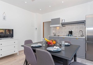 Nice apartment in Danilo with WiFi