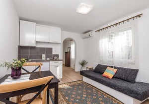 Nice home in Ika with kitchen