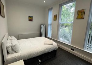 No 4 AT SANDRINGHAM - LARGE 2 BED NEAR SEFTON PARK